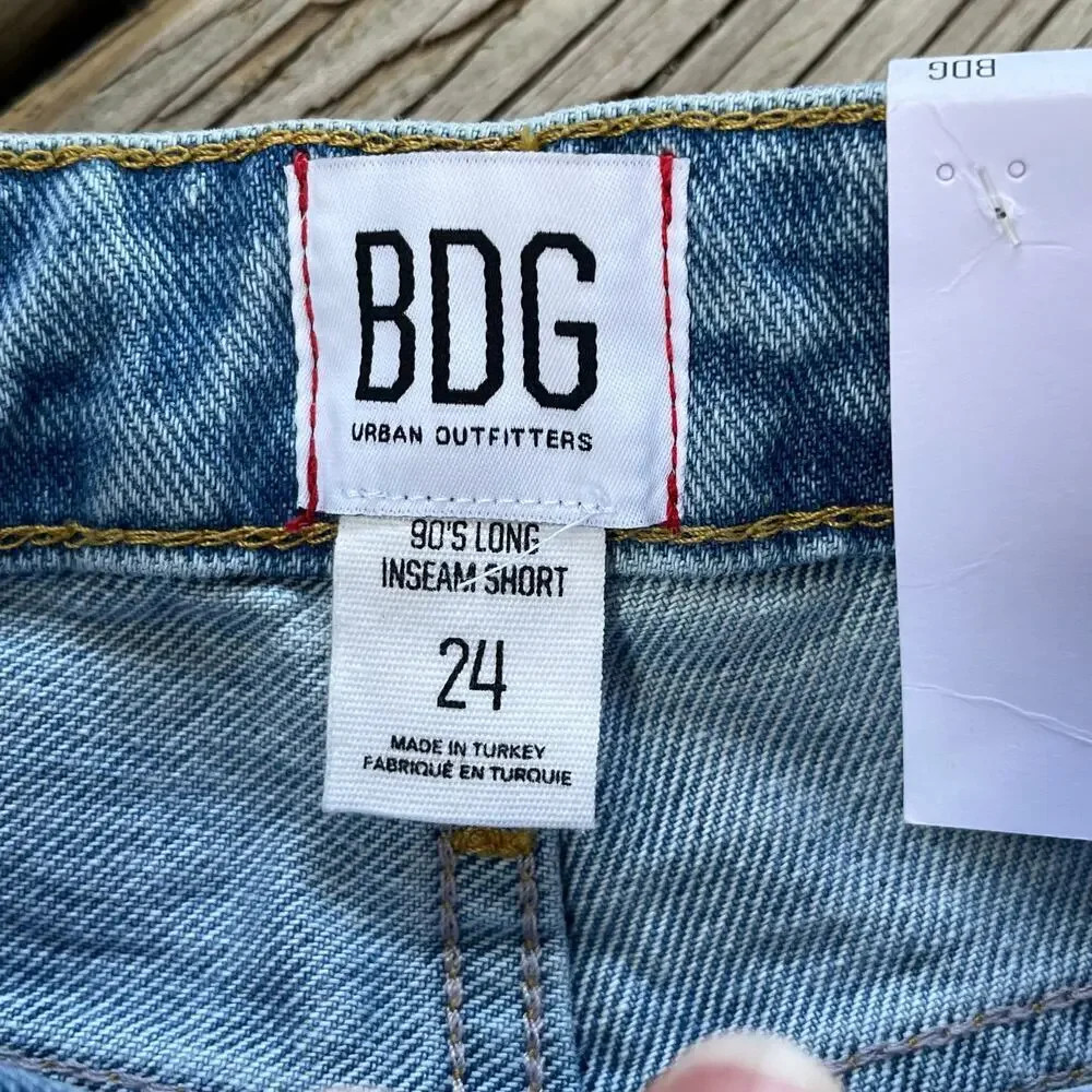 BDG Women's 90's Long Inseam Short Denim Light Wash Size 24